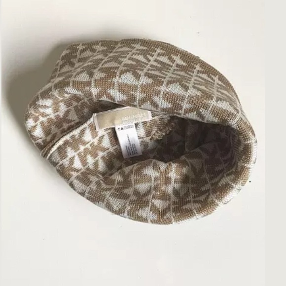 Michael Kors Vertical Logo Beanie Hat H5, H6 - Picture 3 of 3